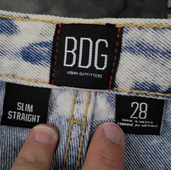 BDG | slim straight high rise bleach wash jeans - Picture 6 of 8